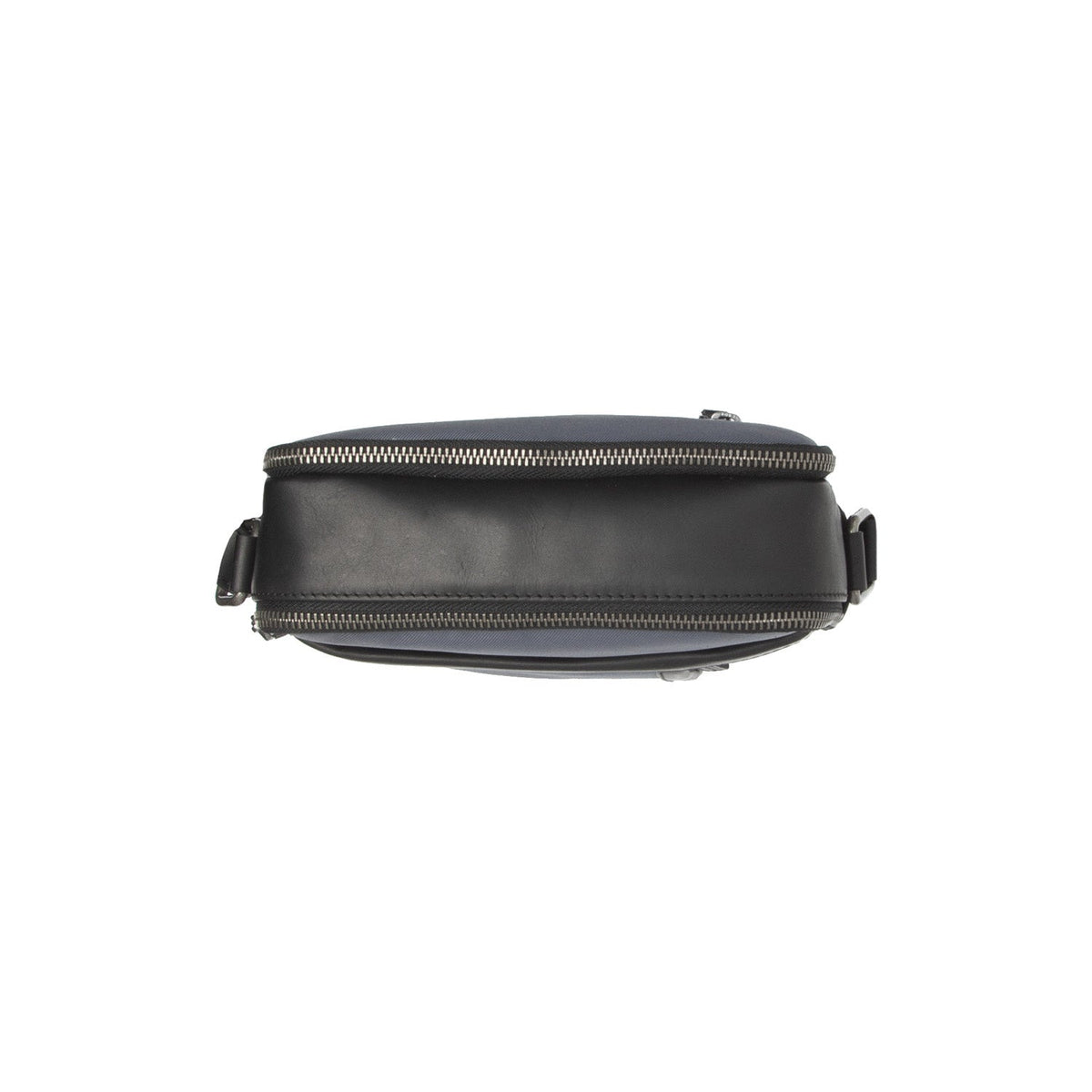 
Arendal Nahkainen crossbody-laukku - Rakenteellinen sivuprofiili ja tilavuus