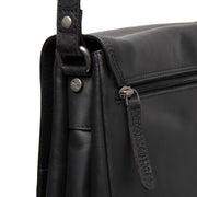 
Sisäpuolen näkymä Showing Dedicated Padded Laptop Sleeve & Multi-Compartment Organization
