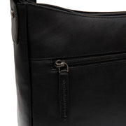 
Sisäpuolen näkymä Showing Dedicated Padded Laptop Sleeve & Multi-Compartment Organization