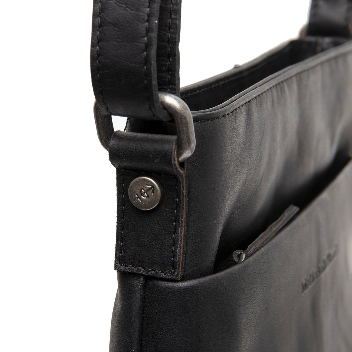 
Sisäpuolen näkymä Showing Dedicated Padded Laptop Sleeve & Multi-Compartment Organization