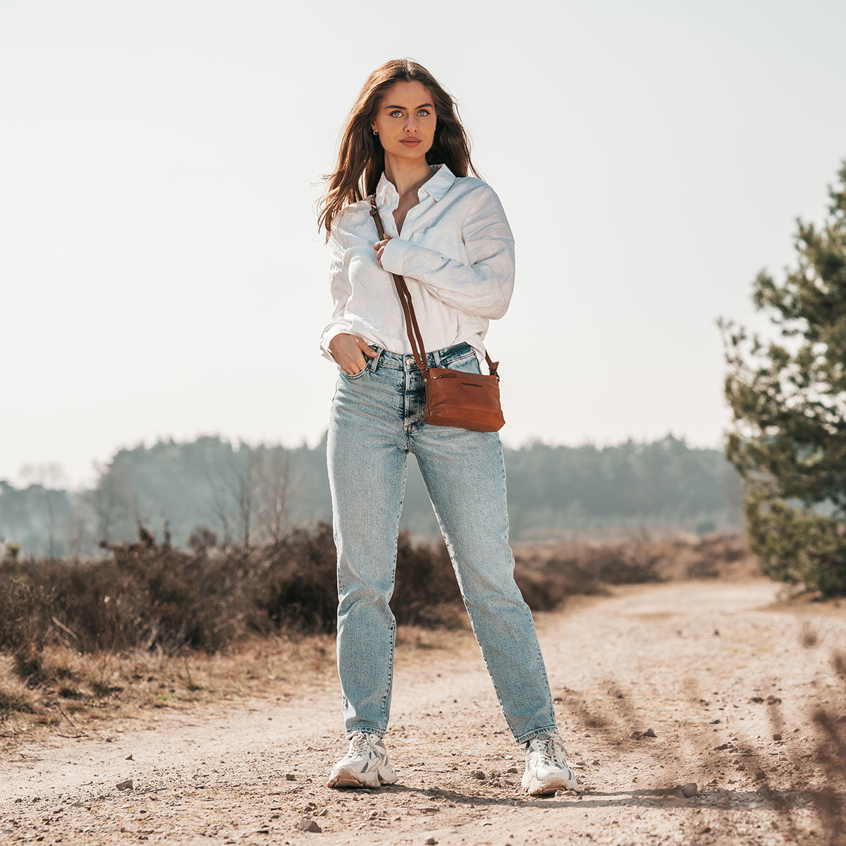 Salerno Full-Grain Leather Crossbody Bag Naisille – alternate product view 3