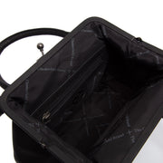 
Yksityiskohtainen lähikuva of Classic Collar & Heavy-Duty Zipper Hardware on Chili Nahkainen käsilaukku