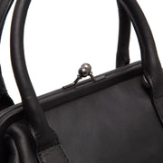 
Classic 100% Full-Grain leather Goods - Takaa istuvilla olkapäillä ja siistillä helmalla