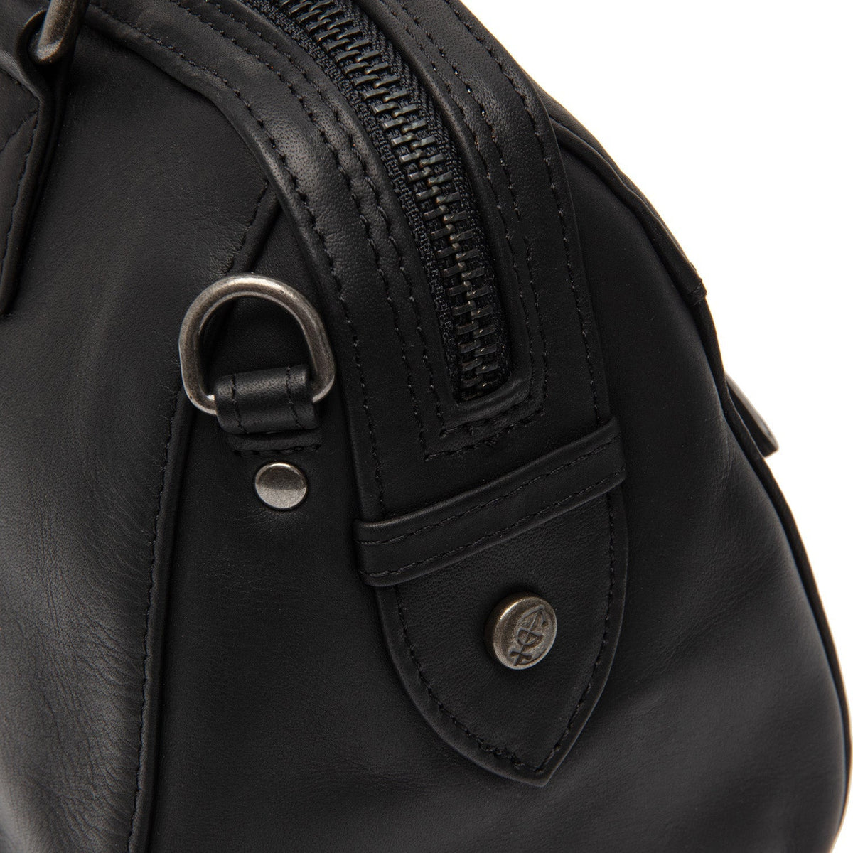 Close-Up Detail of Classic Collar &amp; Heavy-Duty Zipper Hardware on Dalford Full-Grain Leather Handbag Naisille