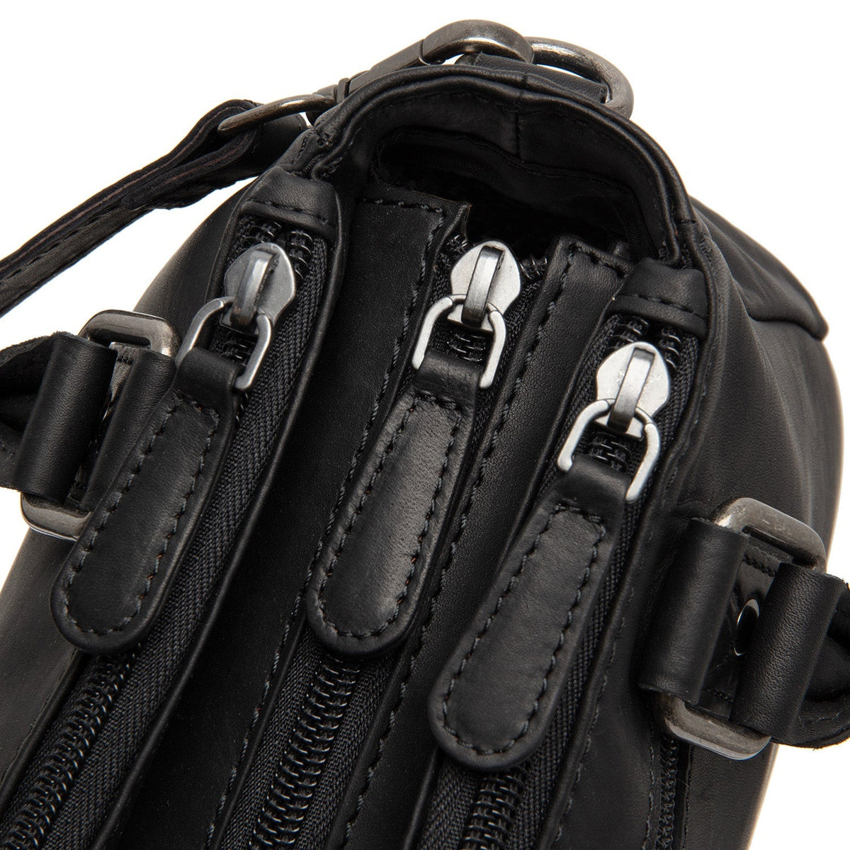 Fenja Full-Grain Leather Handbag Naisille - Lateral Side Profile View Showing Sleeve Cut &amp; Athletic Taper Fit