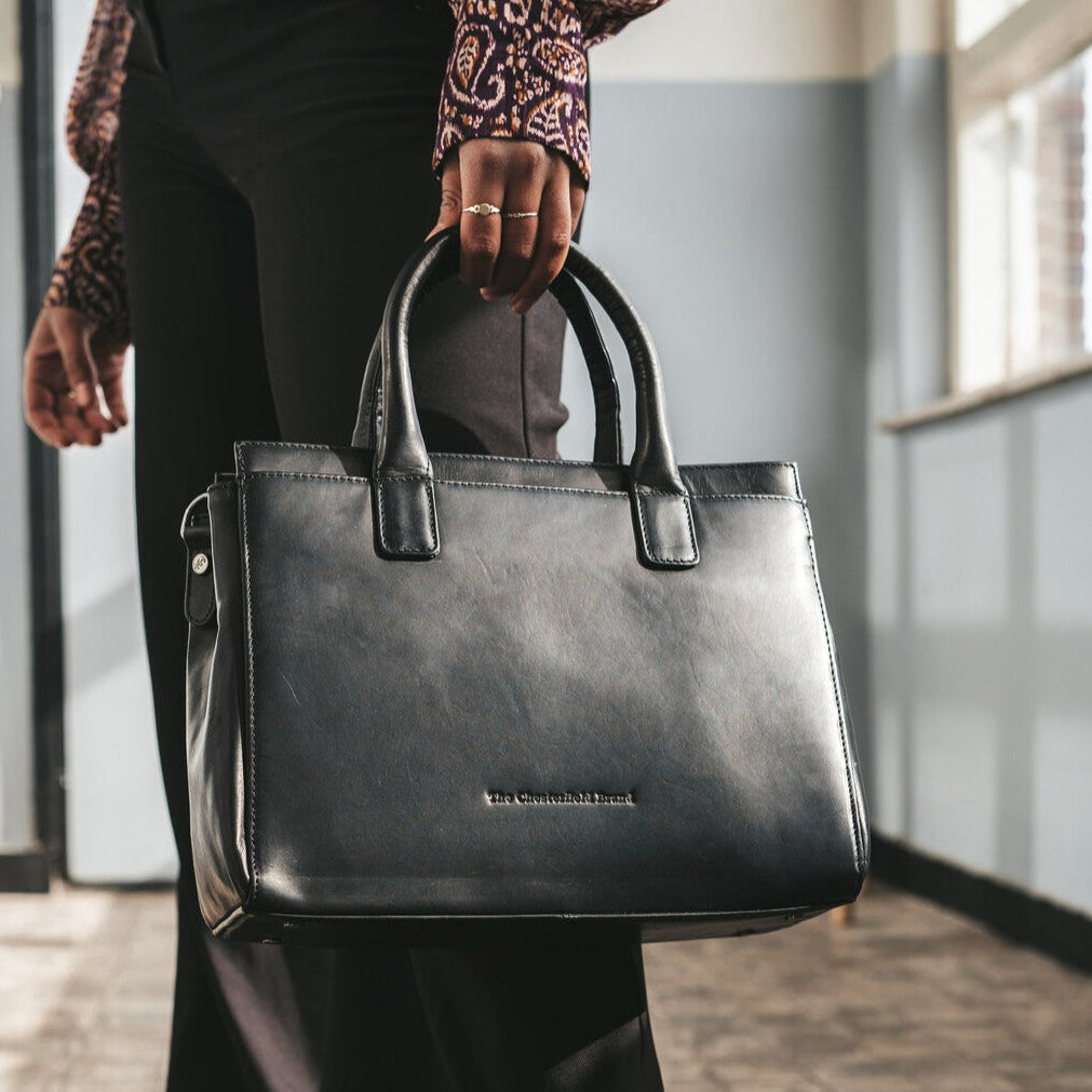 Classic 100% Full-Grain leather Goods - Takaa istuvilla olkapäillä ja siistillä helmalla