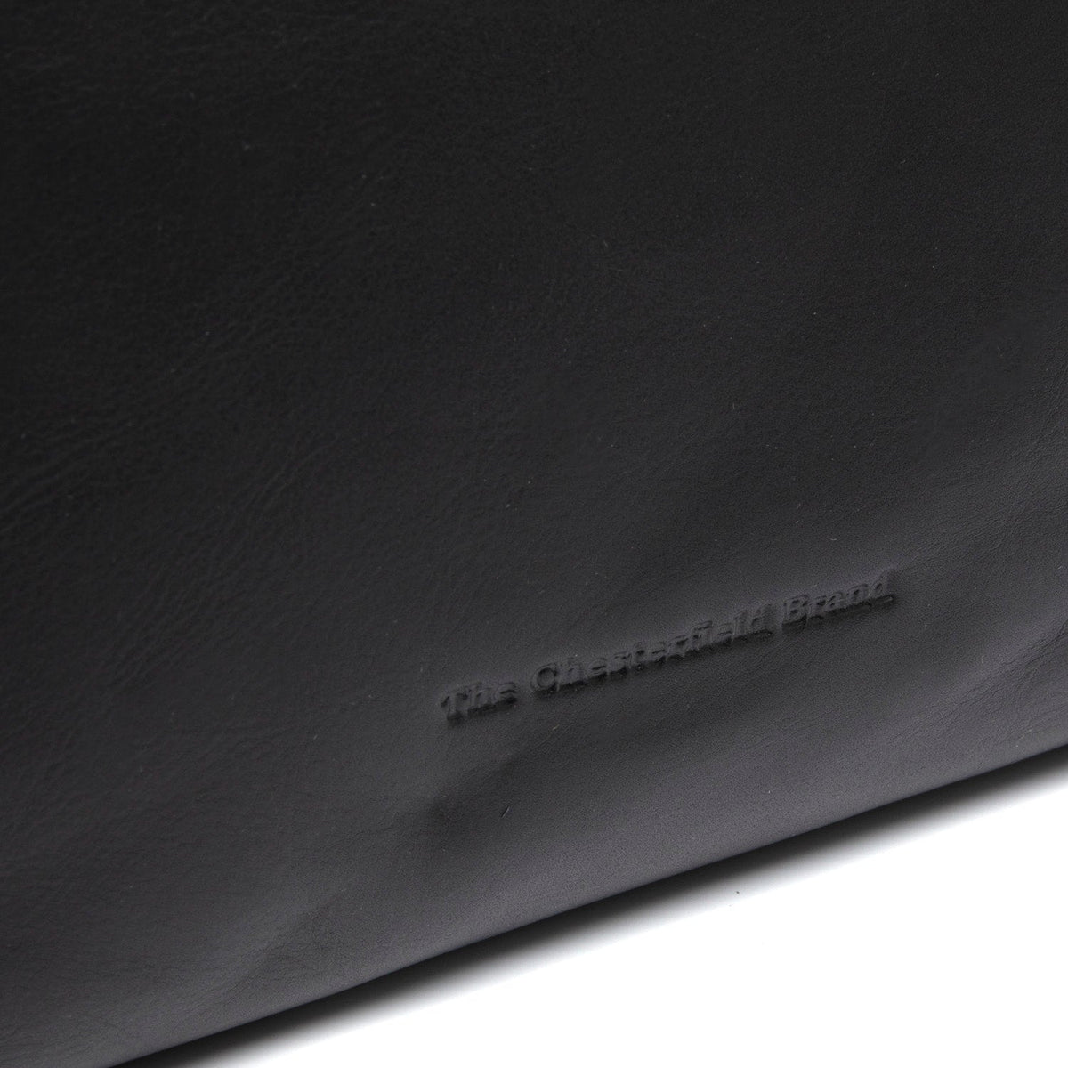 Close-Up Detail of Classic Collar &amp; Heavy-Duty Zipper Hardware on Hermosa Full-Grain Leather Handbag Naisille