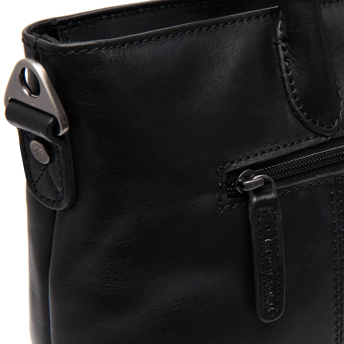 Close-Up Detail of Classic Collar &amp; Heavy-Duty Zipper Hardware on Pergamino Full-Grain Leather Handbag Naisille