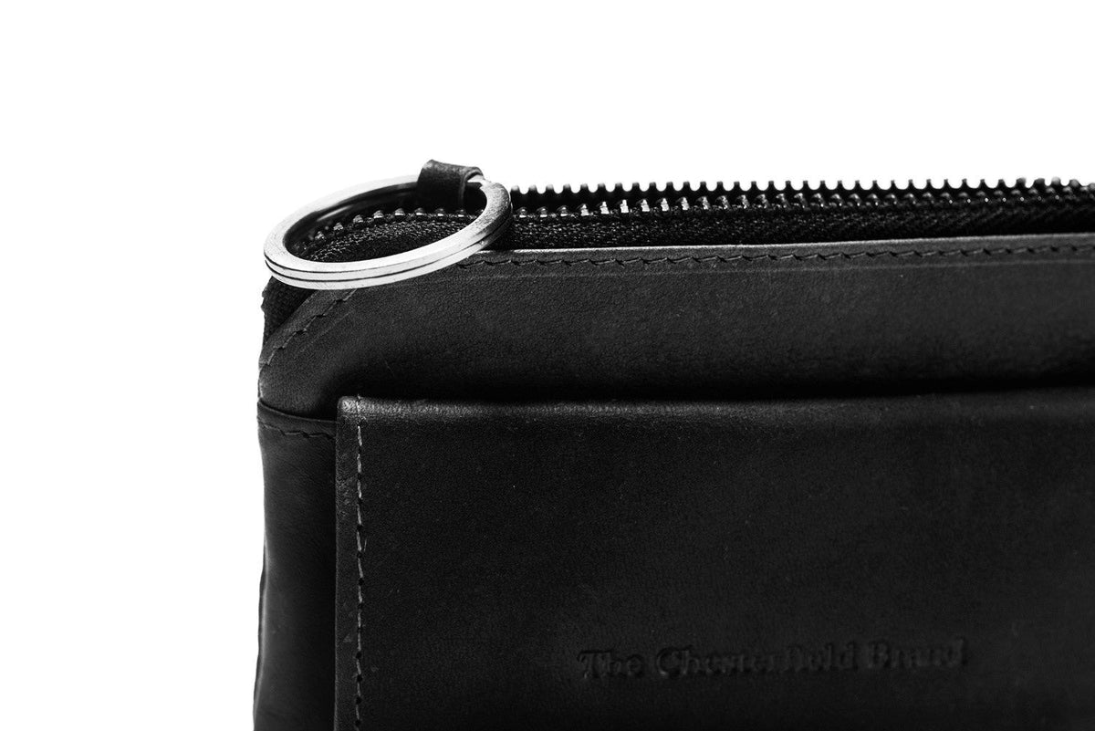 Oliver Full-Grain Leather Key Case Naisille - Lateral Side Profile View Showing Sleeve Cut &amp; Athletic Taper Fit