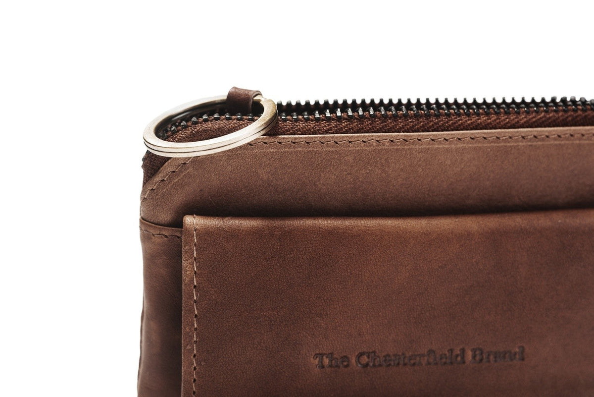 Styled Fit Perspective of Oliver Full-Grain Leather Key Case Naisille on Model - Natural Daylight Drape