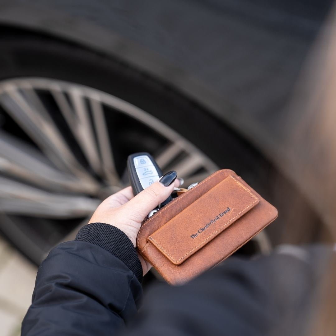 Oliver Full-Grain Leather Key Case Naisille – alternate product view 2