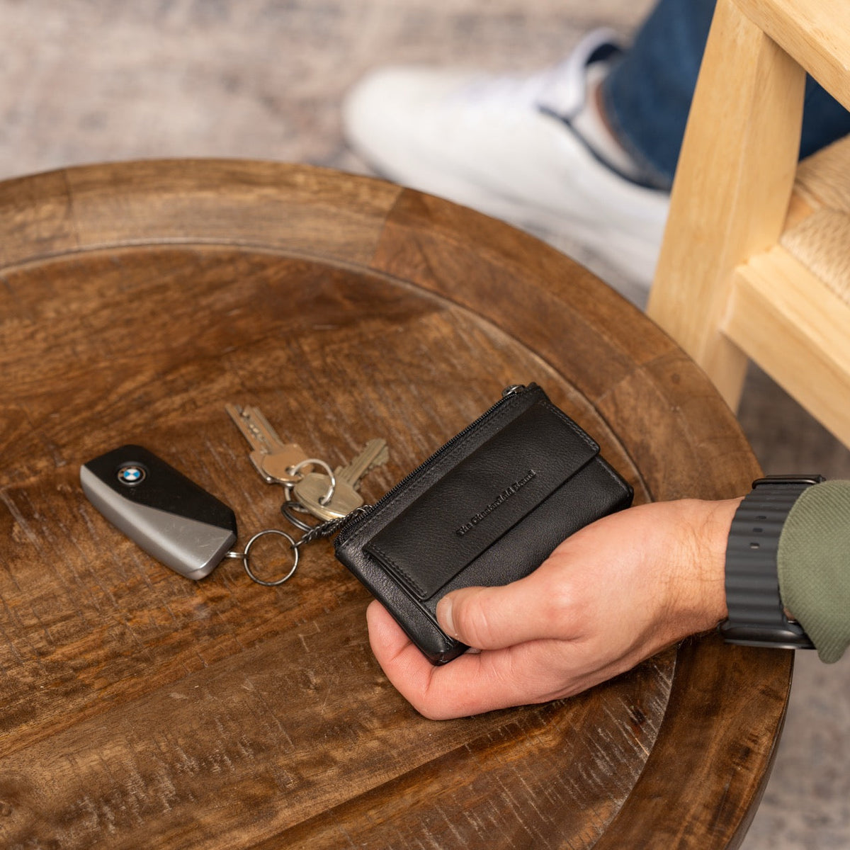 Torano Full-Grain Leather Key Case Naisille - Lateral Side Profile View Showing Sleeve Cut &amp; Athletic Taper Fit