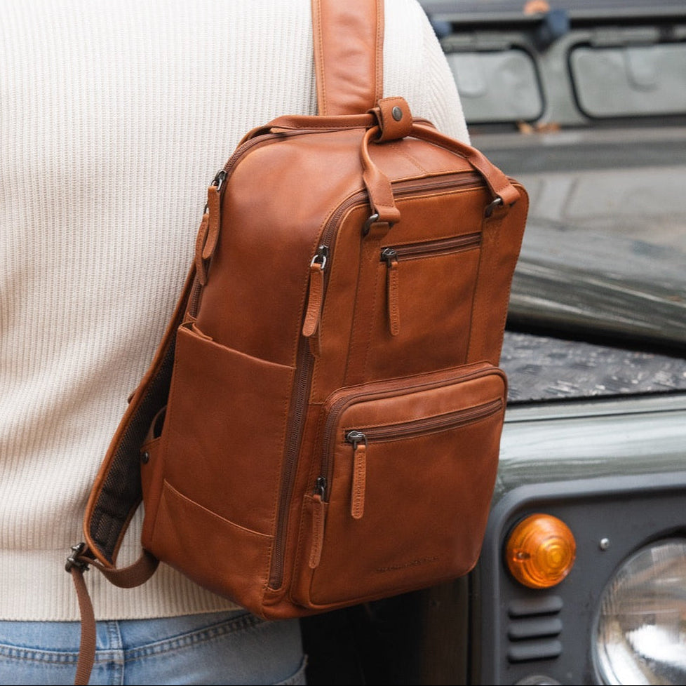 Calden Full-Grain Leather Laptop Backpack Naisille – alternate product view 2
