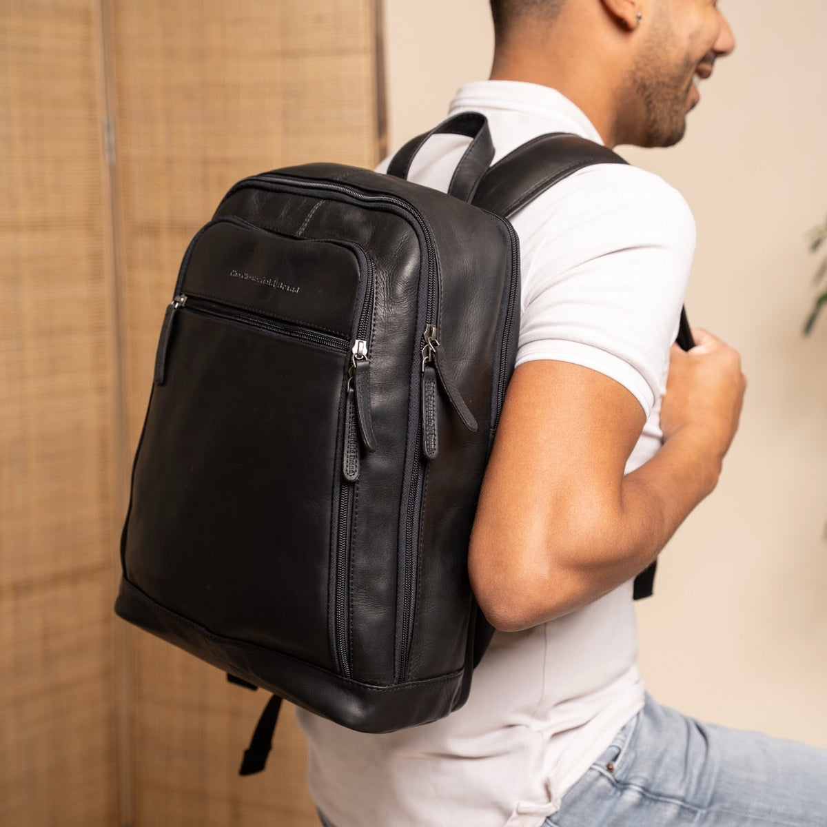 Classic 100% Full-Grain leather Backpack - Takanäkymä vahvistetuilla nahkahihnoilla