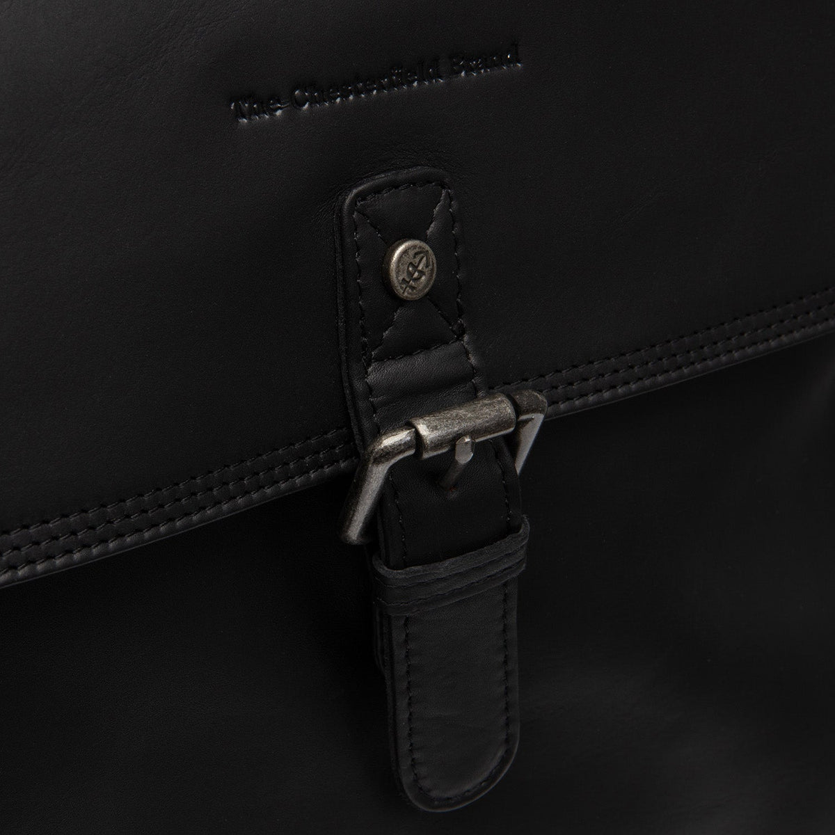 Sisäpuolen näkymä Showing Dedicated Padded Laptop Sleeve & Multi-Compartment Organization