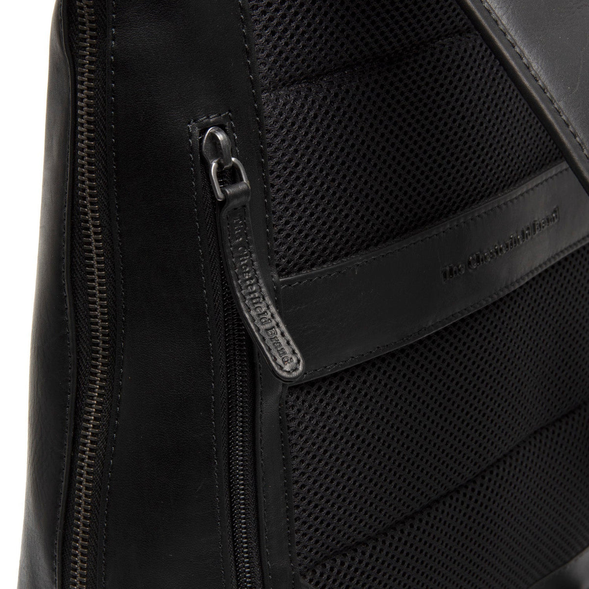 Sisäpuolen näkymä Showing Dedicated Padded Laptop Sleeve & Multi-Compartment Organization