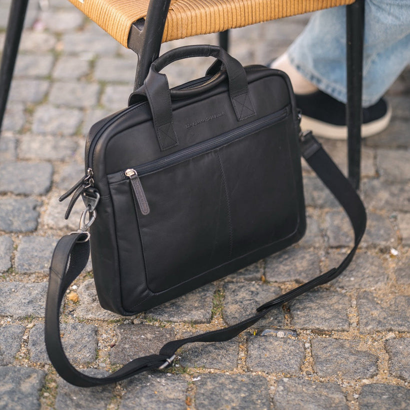 Calvi Full-Grain Leather Laptop Bag Naisille