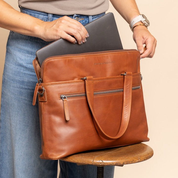 Elvas Full-Grain Leather Laptop Bag Naisille – alternate product view 2