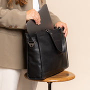 Manly Täysnahka Laptop Bag - Structured Side Profile Showing Gusset Depth &amp; Expansion Capacity