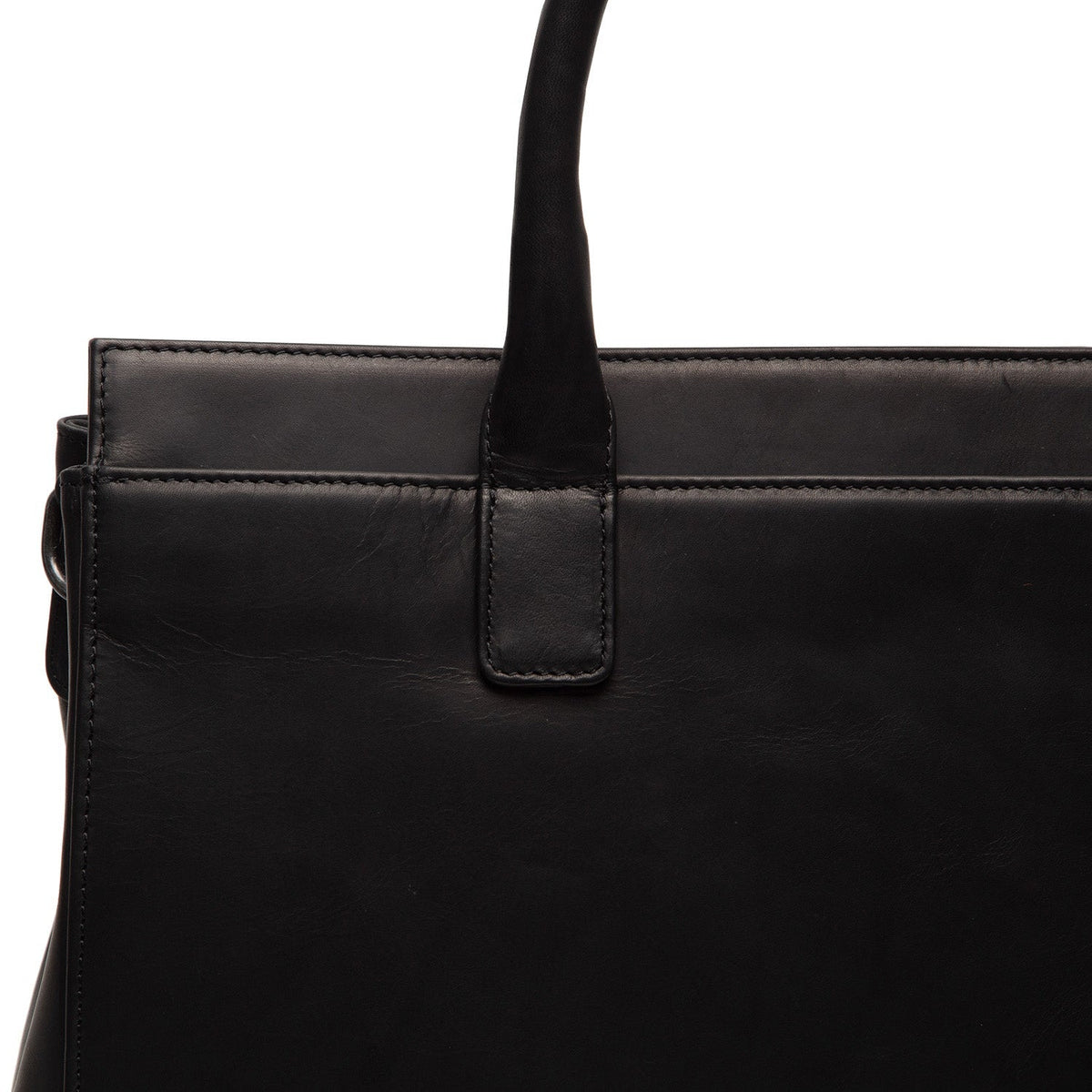
Solid Antique Brass Hardware & Heavy-Duty Dual Zipper Detail on Rivera Nahkainen tietokonelaukku