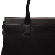 
Solid Antique Brass Hardware & Heavy-Duty Dual Zipper Detail on Rivera Nahkainen tietokonelaukku