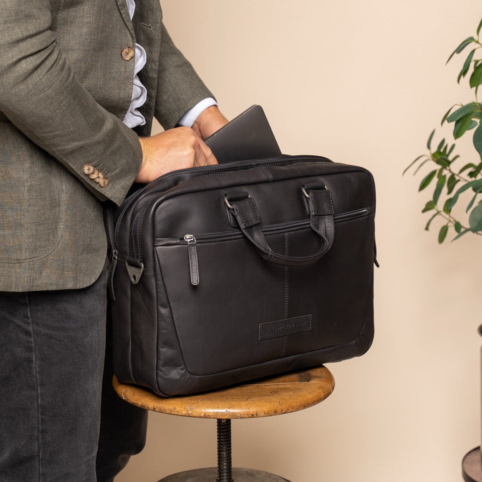 Seth Full-Grain Leather Laptop Bag - Rakenteellinen sivuprofiili ja tilavuus