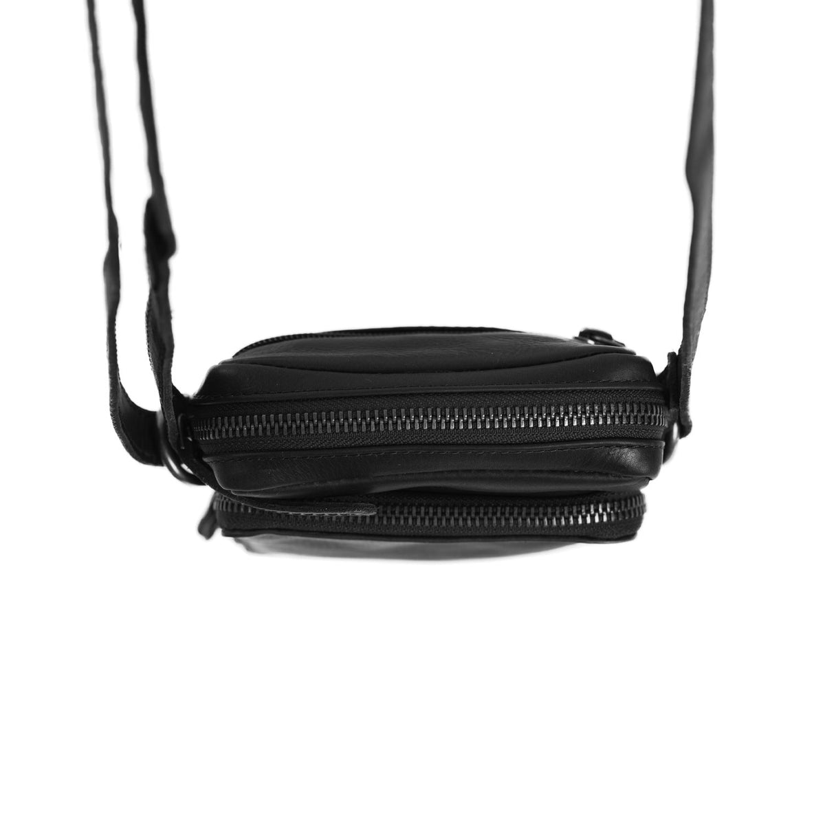 Styled Fit Perspective of Hamilton Full-Grain Leather Phone Bag Naisille on Model - Natural Daylight Drape