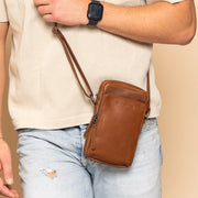 Hamilton Full-Grain Leather Phone Bag Naisille – alternate product view 2