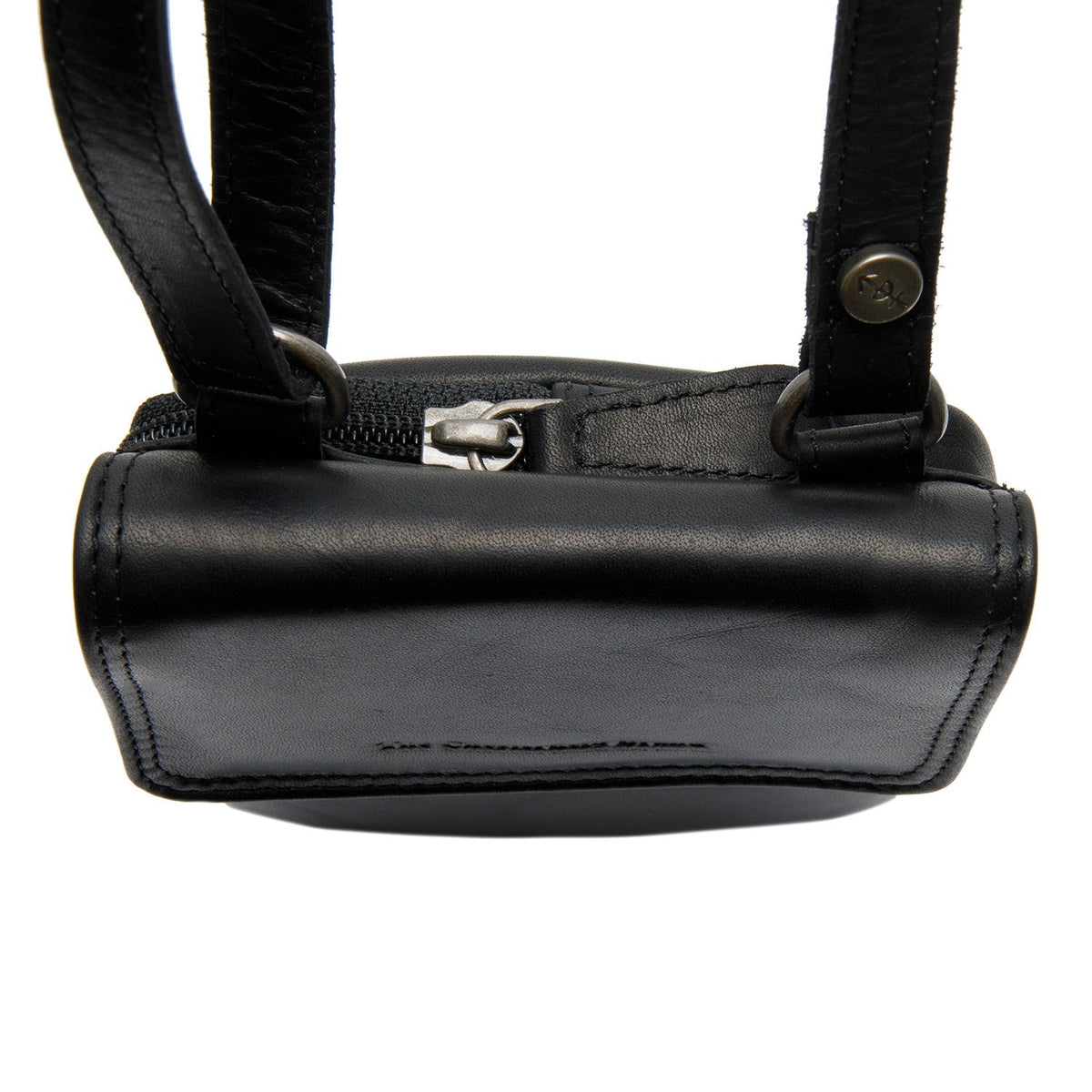 Close-Up Detail of Classic Collar &amp; Heavy-Duty Zipper Hardware on Langley Full-Grain Leather Phone Bag Naisille