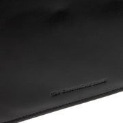 
Yksityiskohtainen lähikuva of Classic Collar & Heavy-Duty Zipper Hardware on Leather Portfolio Moreton Naisille Naisille