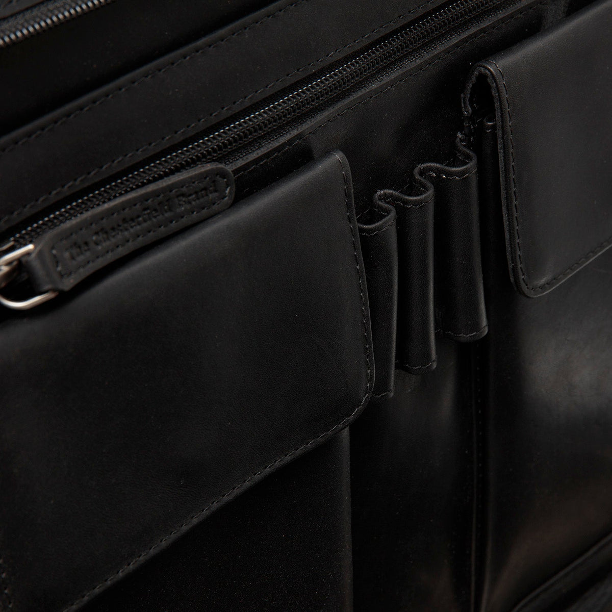 
Authentic 100% Full-Grain Leather Grain Texture & Heavy-Duty Seam Stitching Detail