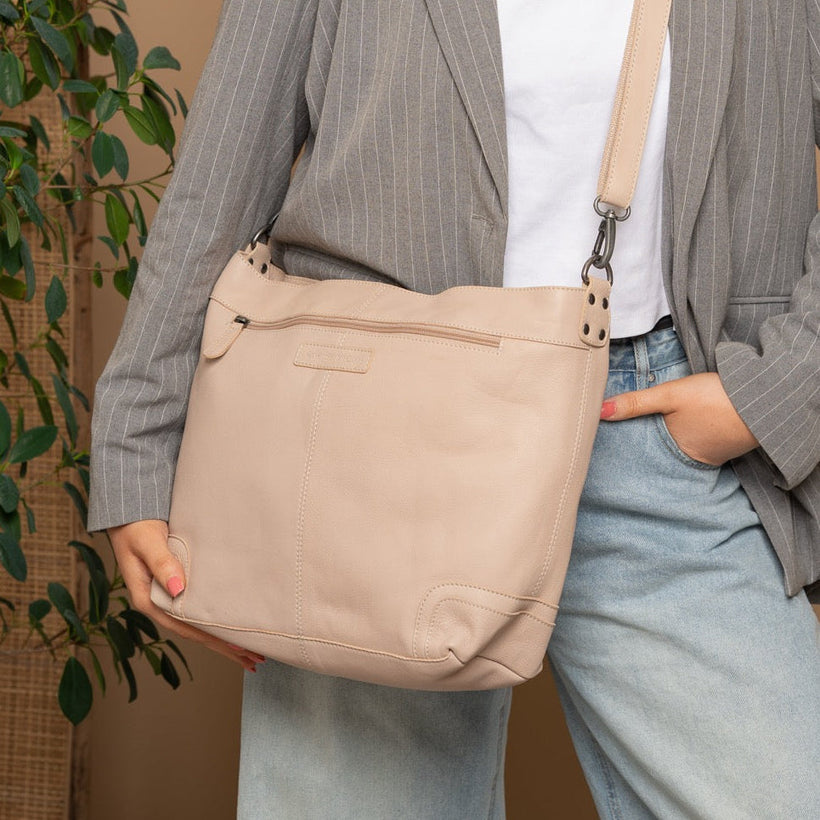Astero Full-Grain Leather Shoulder Bag Naisille