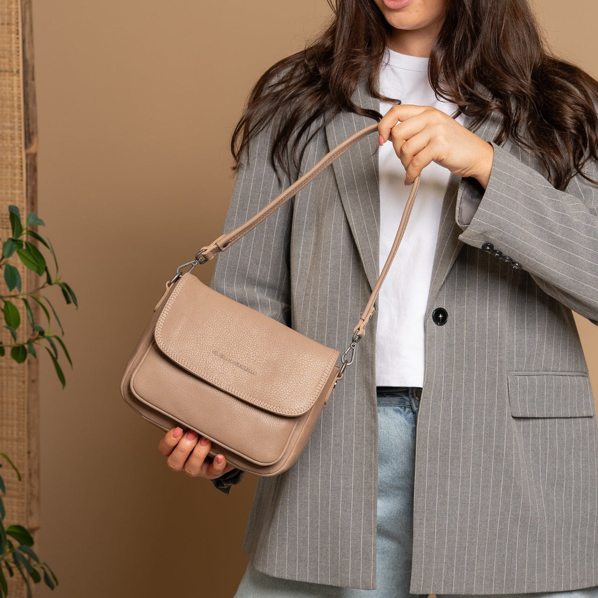Miloa Full-Grain Leather Shoulder Bag Naisille – alternate product view 3