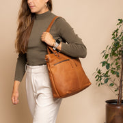 Rome Full-Grain Leather Shoulder Bag Naisille - Structured Side Profile Showing Gusset Depth &amp; Expansion Capacity