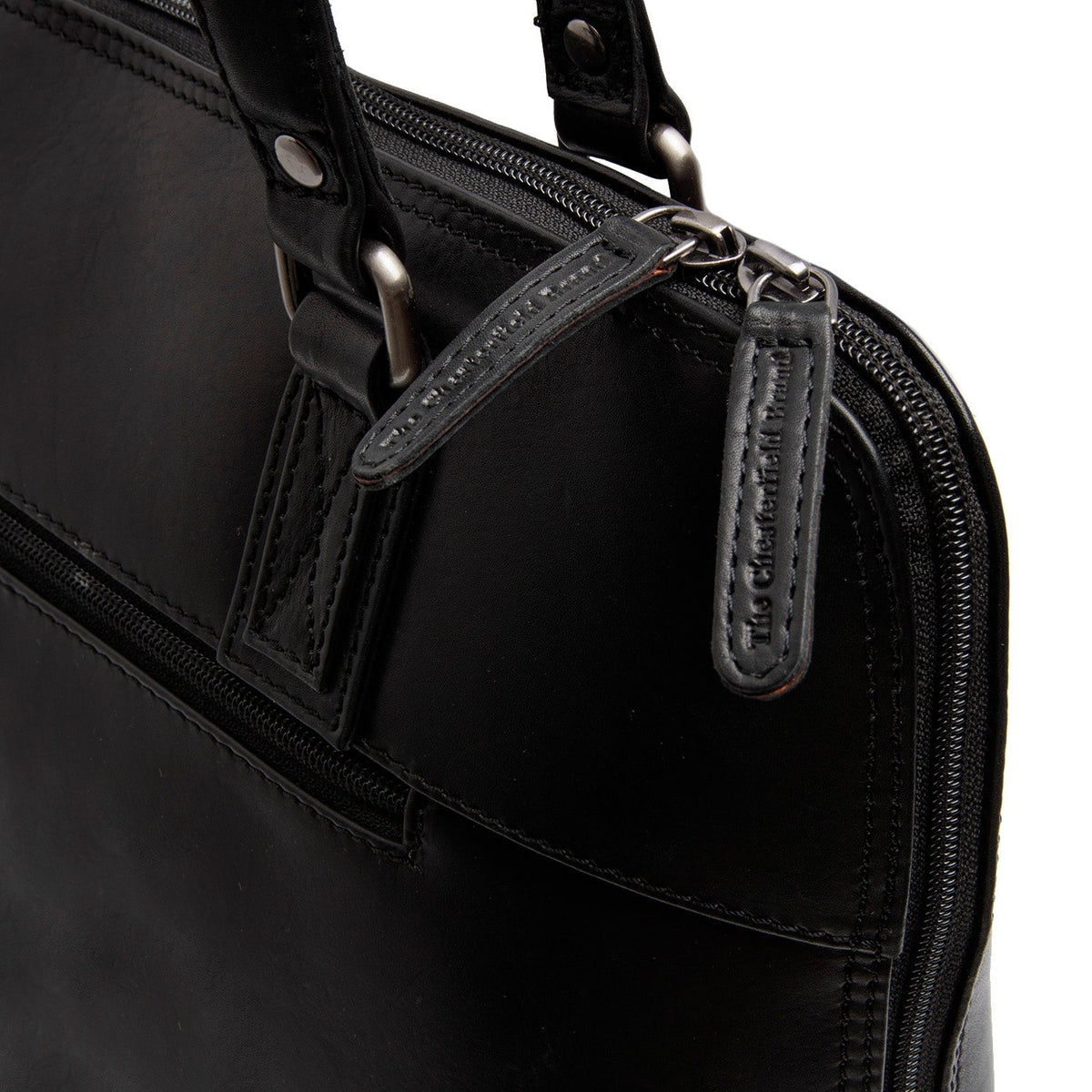 
Sisäpuolen näkymä Showing Dedicated Padded Laptop Sleeve & Multi-Compartment Organization