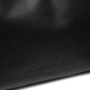 
Sisäpuolen näkymä Showing Dedicated Padded Laptop Sleeve & Multi-Compartment Organization