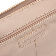 
Solid Antique Brass Hardware & Heavy-Duty Dual Zipper Detail on Zarita Nahkainen olkalaukku