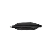 
Solid Antique Brass Hardware & Heavy-Duty Dual Zipper Detail on Zira Nahkainen olkalaukku