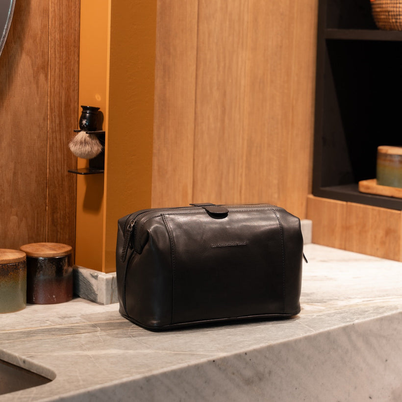 Biassa Full-Grain Leather Toiletry Bag Naisille