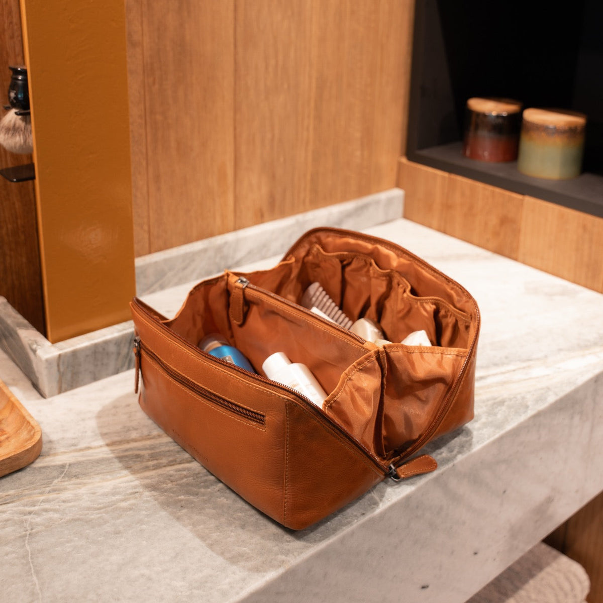Elmia Full-Grain Leather Toiletry Bag Naisille – alternate product view 2