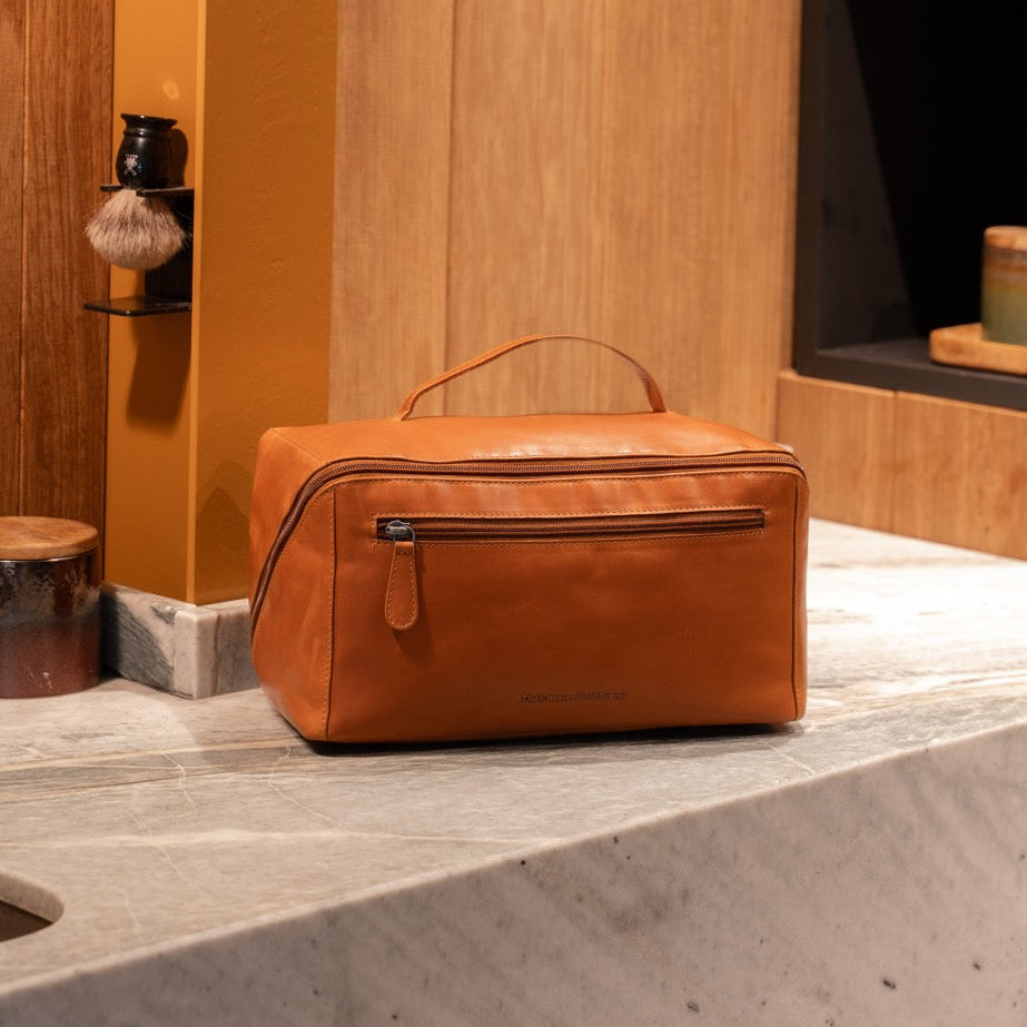 Trevia Full-Grain Leather Toiletry Bag Naisille – alternate product view 2