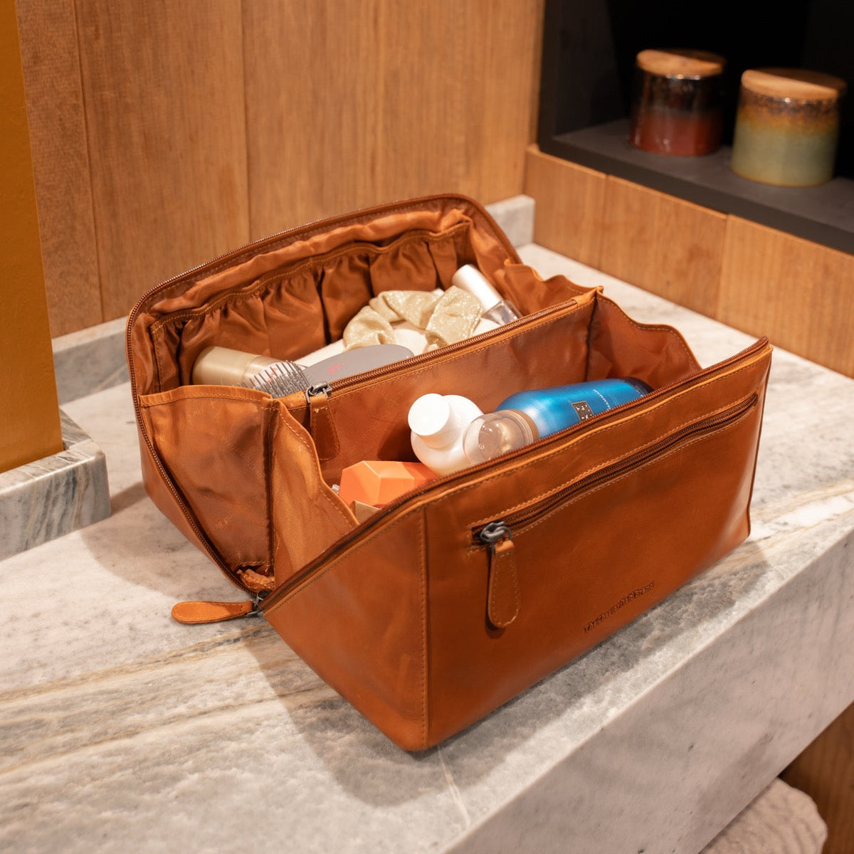 Trevia Full-Grain Leather Toiletry Bag Naisille – alternate product view 3