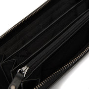 
Solid Antique Brass Hardware & Heavy-Duty Dual Zipper Detail on Cantara Nahkalompakko