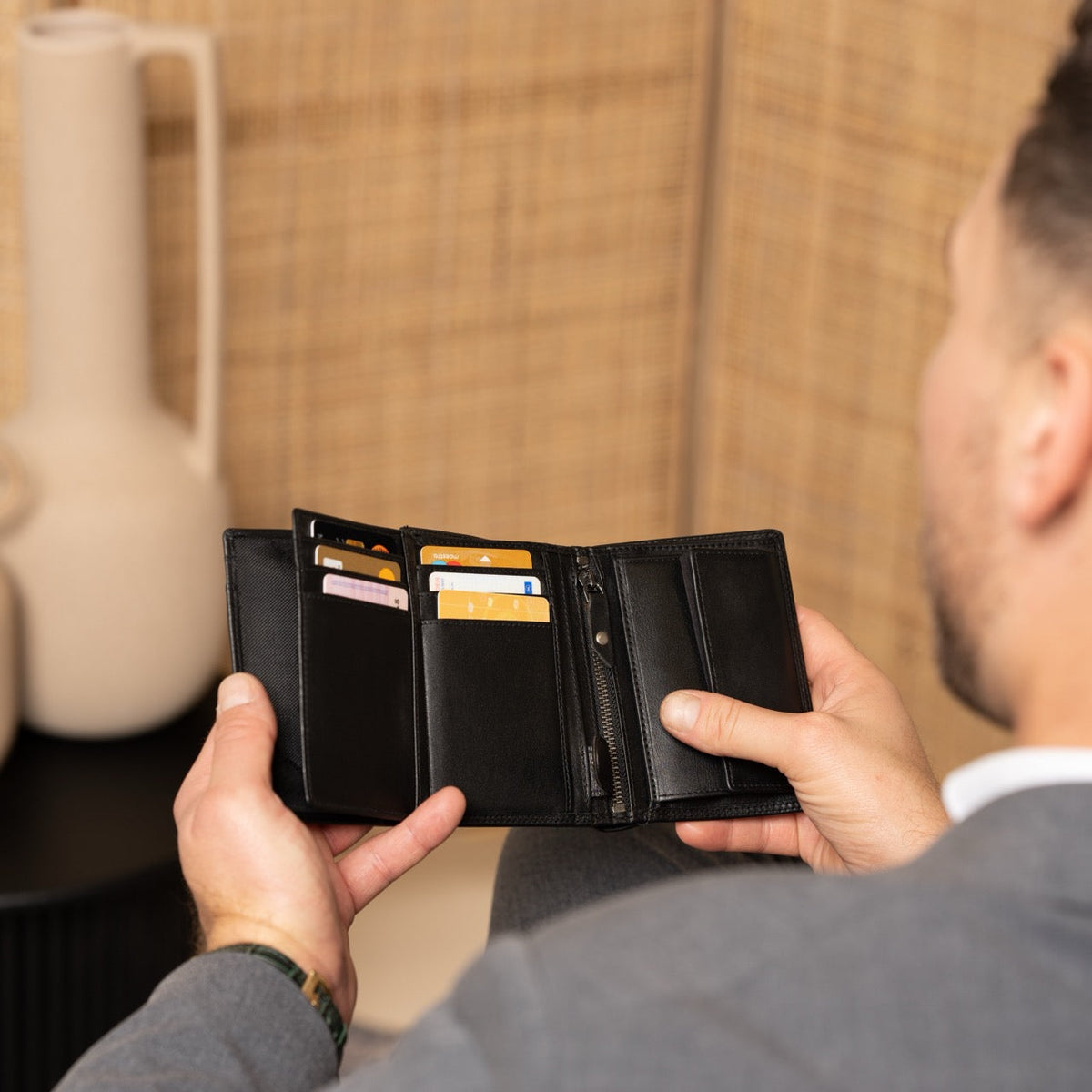 Leroy Full-Grain Leather Wallet Miehille - Structured Side Profile Showing Gusset Depth &amp; Expansion Capacity