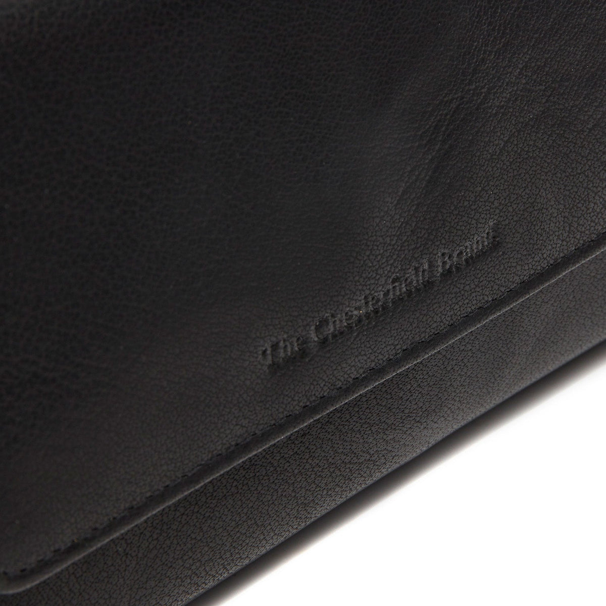 
Solid Antique Brass Hardware & Heavy-Duty Dual Zipper Detail on Rhodos Nahkalompakko