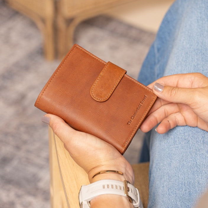 Ruby Full-Grain Leather Wallet Naisille – alternate product view 2