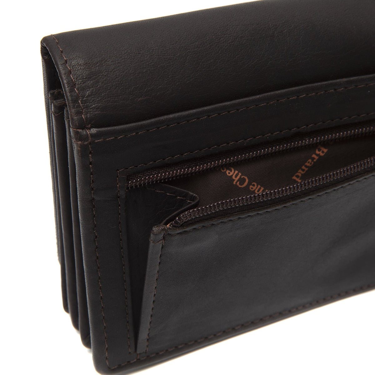 
Solid Antique Brass Hardware & Heavy-Duty Dual Zipper Detail on Salzburg Nahkalompakko