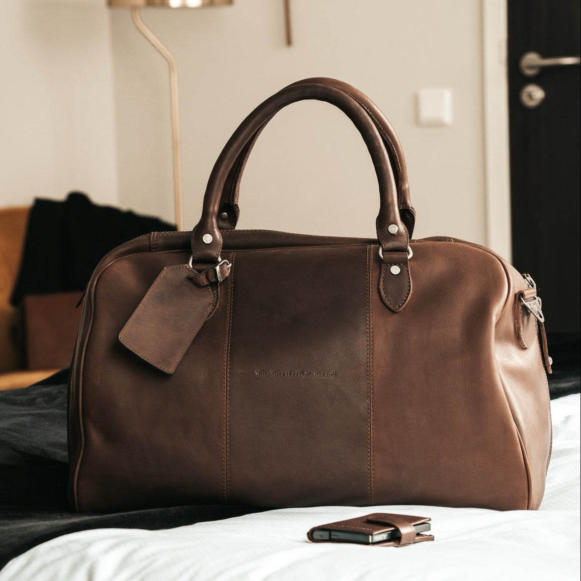 Liam Full-Grain Leather Weekender Bag Naisille – alternate product view 2