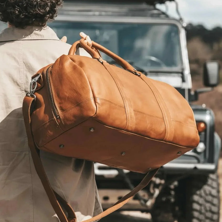 Melbourne Full-Grain Leather Weekender Bag Naisille – alternate product view 2