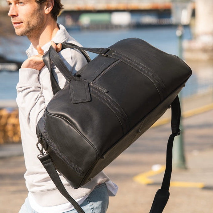 Rivaro Full-Grain Leather Weekender Bag Naisille